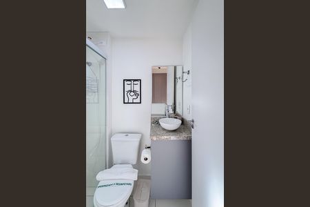 Banheiro de kitnet/studio para alugar com 1 quarto, 20m² em Chácara Inglesa, São Paulo