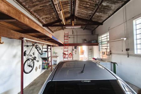 Casa à venda com 240m², 4 quartos e 6 vagas Casa à venda com 240m², 4 quartos e 6 vagasGaragem