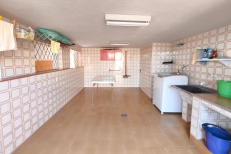 Casa à venda com 240m², 4 quartos e 6 vagas Casa à venda com 240m², 4 quartos e 6 vagasÁrea de Serviço