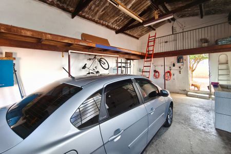 Casa à venda com 240m², 4 quartos e 6 vagas Casa à venda com 240m², 4 quartos e 6 vagasGaragem