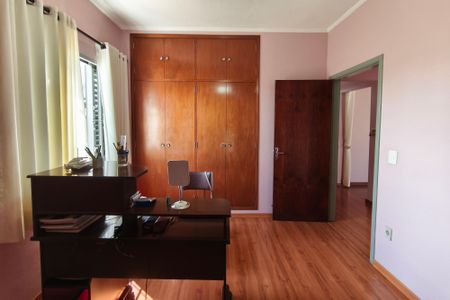 Casa à venda com 240m², 4 quartos e 6 vagas Casa à venda com 240m², 4 quartos e 6 vagasSuíte