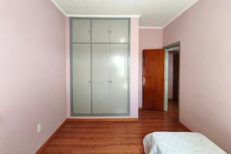 Casa à venda com 240m², 4 quartos e 6 vagas Casa à venda com 240m², 4 quartos e 6 vagasQuarto 1