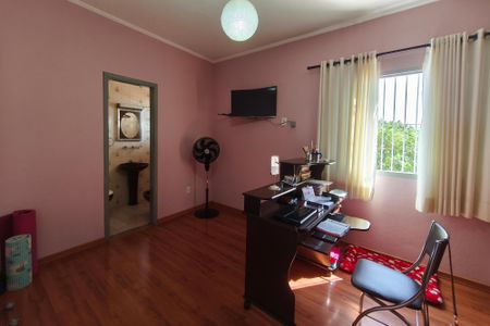 Casa à venda com 240m², 4 quartos e 6 vagas Casa à venda com 240m², 4 quartos e 6 vagasSuíte