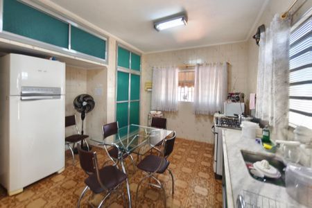 Casa à venda com 240m², 4 quartos e 6 vagas Casa à venda com 240m², 4 quartos e 6 vagasCozinha