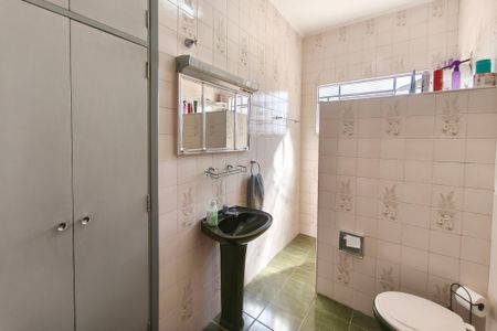 Casa à venda com 240m², 4 quartos e 6 vagas Casa à venda com 240m², 4 quartos e 6 vagasBanheiro Social