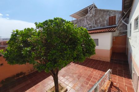 Casa à venda com 240m², 4 quartos e 6 vagas Casa à venda com 240m², 4 quartos e 6 vagasQuintal
