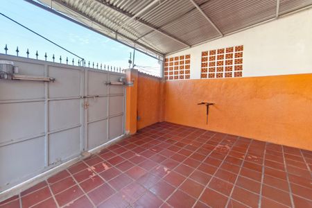 Casa à venda com 240m², 4 quartos e 6 vagas Casa à venda com 240m², 4 quartos e 6 vagasGaragem