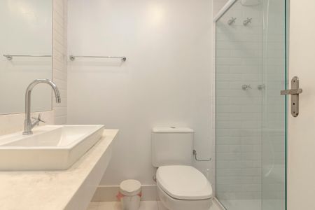 Casa à venda com 335m², 4 quartos e 3 vagasBanheiro da Suíte 4