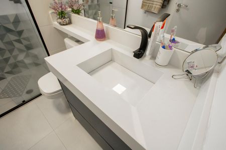 Apartamento à venda com 76m², 2 quartos e 2 vagasBanheiro da Suíte 