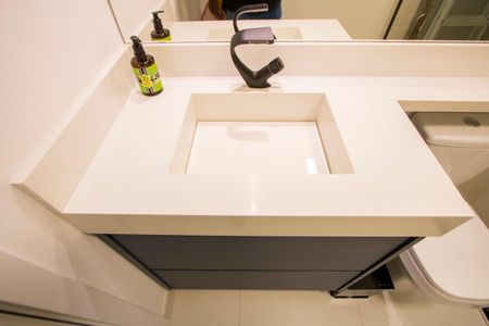 Apartamento à venda com 76m², 2 quartos e 2 vagasBanheiro da Suíte 2