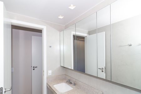 Apartamento à venda com 73m², 2 quartos e 2 vagas Apartamento à venda com 73m², 2 quartos e 2 vagasBanheiro da Suíte