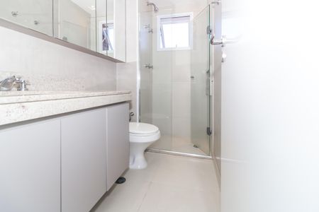 Apartamento à venda com 73m², 2 quartos e 2 vagas Apartamento à venda com 73m², 2 quartos e 2 vagasBanheiro da Suíte