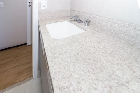 Apartamento à venda com 73m², 2 quartos e 2 vagas Apartamento à venda com 73m², 2 quartos e 2 vagasBanheiro da Suíte