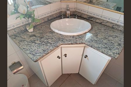 Apartamento à venda com 62m², 2 quartos e 1 vaga Apartamento à venda com 62m², 2 quartos e 1 vagaBanheiro