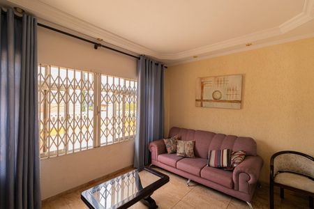 Casa à venda com 220m², 5 quartos e 4 vagasSala