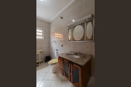 Casa à venda com 220m², 5 quartos e 4 vagasBanheiro