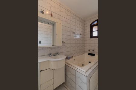 Casa à venda com 220m², 5 quartos e 4 vagasBanheiro da Suíte 2