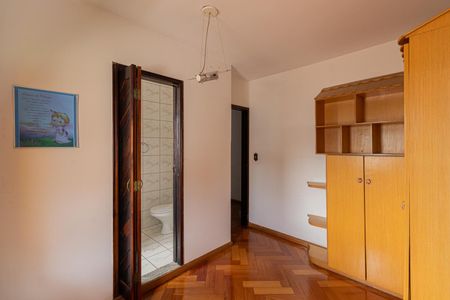Casa à venda com 220m², 5 quartos e 4 vagasSuíte 4