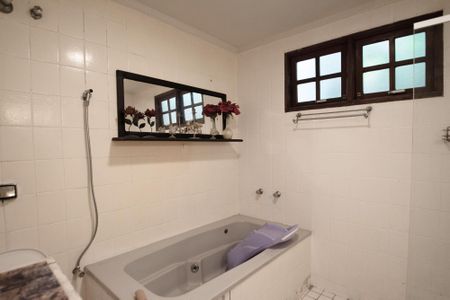 Casa à venda com 582m², 3 quartos e 3 vagas Casa à venda com 582m², 3 quartos e 3 vagasbanheiro