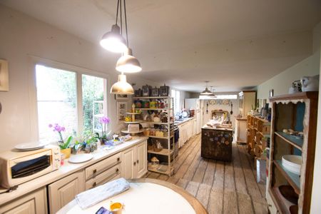 Casa à venda com 582m², 3 quartos e 3 vagas Casa à venda com 582m², 3 quartos e 3 vagascopa