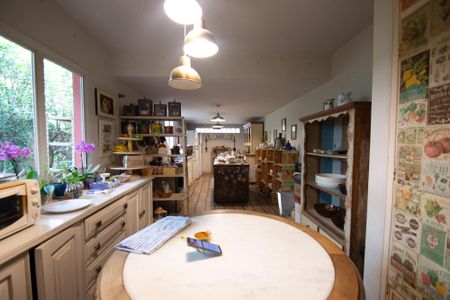 Casa à venda com 582m², 3 quartos e 3 vagas Casa à venda com 582m², 3 quartos e 3 vagascopa