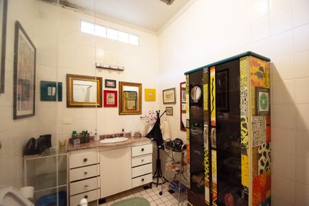 Casa à venda com 582m², 3 quartos e 3 vagas Casa à venda com 582m², 3 quartos e 3 vagasBanheiro 2