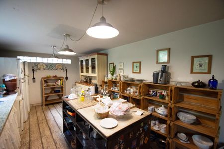 Casa à venda com 582m², 3 quartos e 3 vagas Casa à venda com 582m², 3 quartos e 3 vagascozinha