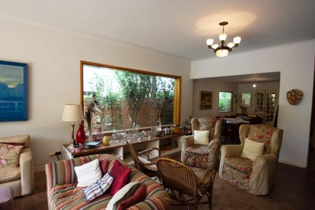 Casa à venda com 582m², 3 quartos e 3 vagas Casa à venda com 582m², 3 quartos e 3 vagassala