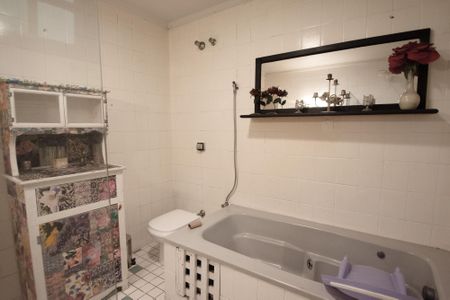 Casa à venda com 582m², 3 quartos e 3 vagas Casa à venda com 582m², 3 quartos e 3 vagasbanheiro