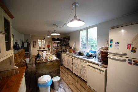 Casa à venda com 582m², 3 quartos e 3 vagas Casa à venda com 582m², 3 quartos e 3 vagascozinha