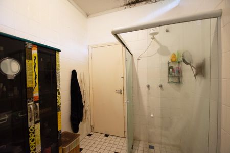 Casa à venda com 582m², 3 quartos e 3 vagas Casa à venda com 582m², 3 quartos e 3 vagasBanheiro 2