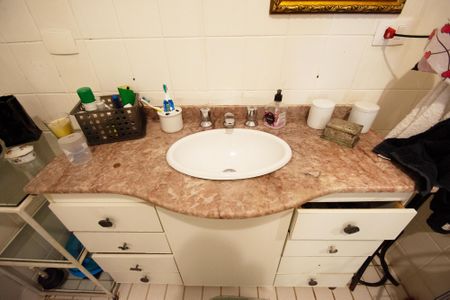 Casa à venda com 582m², 3 quartos e 3 vagas Casa à venda com 582m², 3 quartos e 3 vagasBanheiro 2