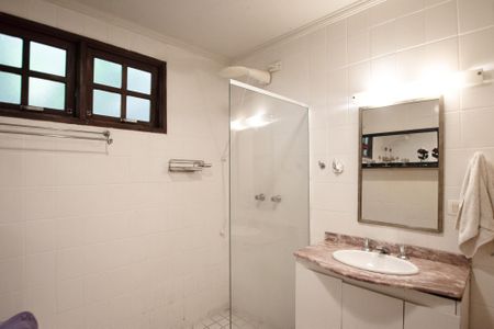 Casa à venda com 582m², 3 quartos e 3 vagas Casa à venda com 582m², 3 quartos e 3 vagasbanheiro