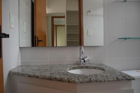 Apartamento à venda com 70m², 3 quartos e 2 vagas Apartamento à venda com 70m², 3 quartos e 2 vagasBanheiro da Suíte
