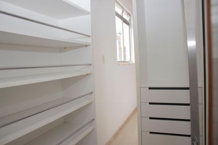 Apartamento à venda com 70m², 3 quartos e 2 vagas Apartamento à venda com 70m², 3 quartos e 2 vagasCloset da suíte