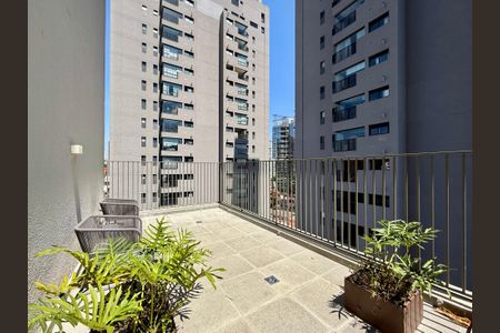 Studio à venda com 32m², 0 quarto e sem vaga Studio à venda com 32m², 0 quarto e sem vagaTerraço