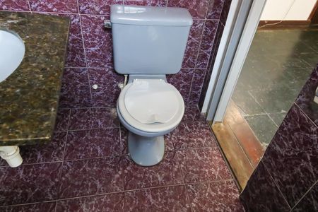 Casa de condomínio para alugar com 70m², 2 quartos e sem vaga Casa de condomínio para alugar com 70m², 2 quartos e sem vagaBanheiro da Suíte