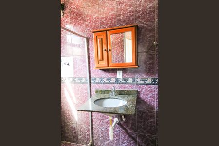 Casa de condomínio para alugar com 70m², 2 quartos e sem vaga Casa de condomínio para alugar com 70m², 2 quartos e sem vagaBanheiro da Suíte