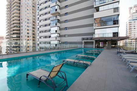 Studio para alugar com 33m², 1 quarto e 1 vaga Studio para alugar com 33m², 1 quarto e 1 vagaÁrea Comum - Piscina