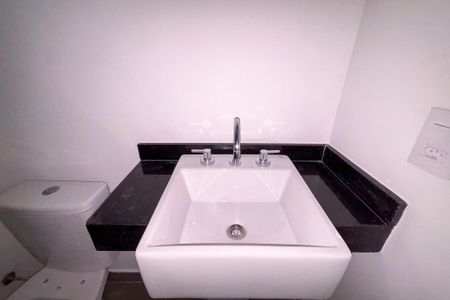 Banheiro de kitnet/studio para alugar com 1 quarto, 33m² em Cerqueira César, São Paulo