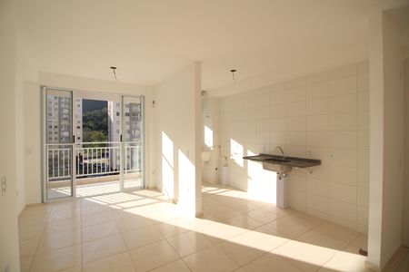Sala de apartamento para alugar com 3 quartos, 60m² em Taquara, Rio de Janeiro