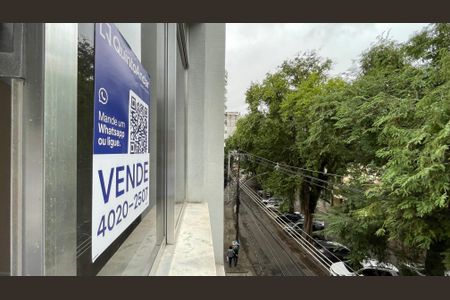 Apartamento à venda com 130m², 3 quartos e sem vaga Apartamento à venda com 130m², 3 quartos e sem vagaPlaquinha