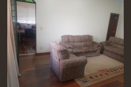 Casa à venda com 700m², 4 quartos e 2 vagasFoto 01