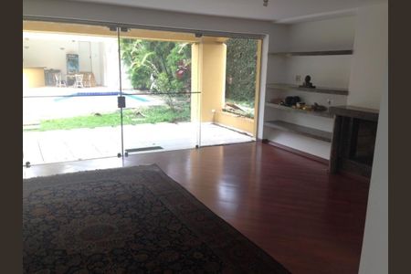 Casa à venda com 4 quartos, 540m² em Vila Tramontano, São Paulo