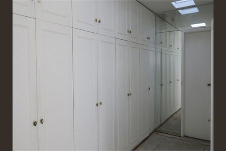 Casa à venda com 4 quartos, 540m² em Vila Tramontano, São Paulo