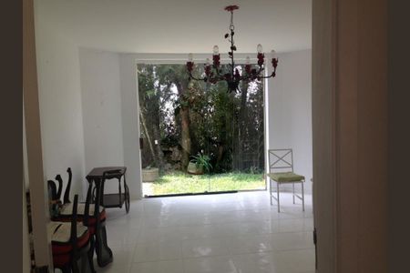 Casa à venda com 4 quartos, 540m² em Vila Tramontano, São Paulo