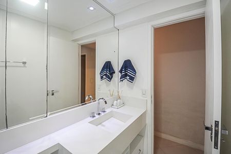 Apartamento à venda com 80m², 3 quartos e 2 vagas Apartamento à venda com 80m², 3 quartos e 2 vagasBanheiro