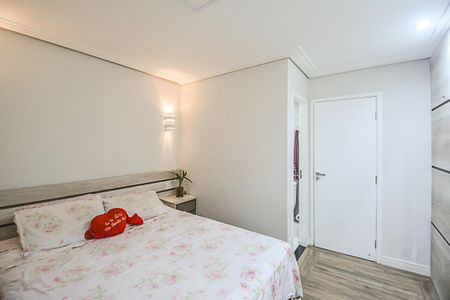 Apartamento à venda com 80m², 3 quartos e 2 vagas Apartamento à venda com 80m², 3 quartos e 2 vagasSuíte