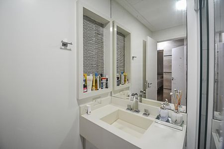 Apartamento à venda com 80m², 3 quartos e 2 vagas Apartamento à venda com 80m², 3 quartos e 2 vagasBanheiro da Suíte