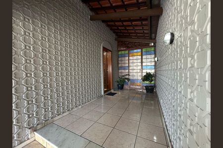 Casa para alugar com 315m², 4 quartos e 6 vagasEntrada